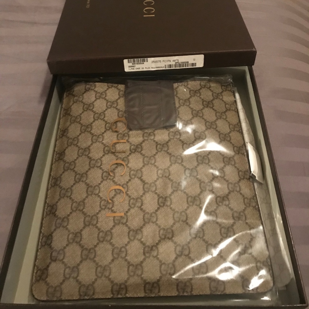 Gucci Ipad Case - Picture 2 of 4